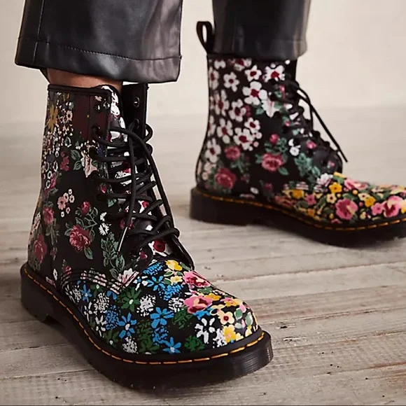 SOLD OUT Dr Martens 1460 Pascal Floral Mash Up Lace Up Black Combat Boots Sz 9 - Picture 3 of 13